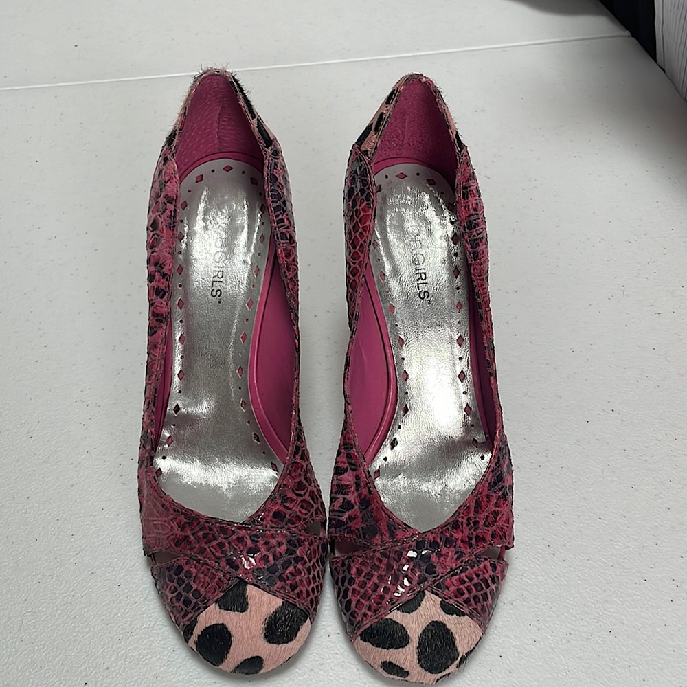 BCBG. Funky fun pink high heels